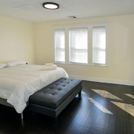 Modern Two Bedroom Condo - Boston Stoneham Екстер'єр фото