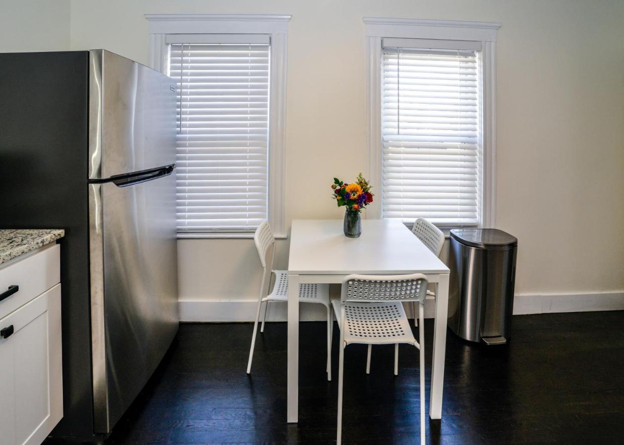 Modern Two Bedroom Condo - Boston Stoneham Екстер'єр фото