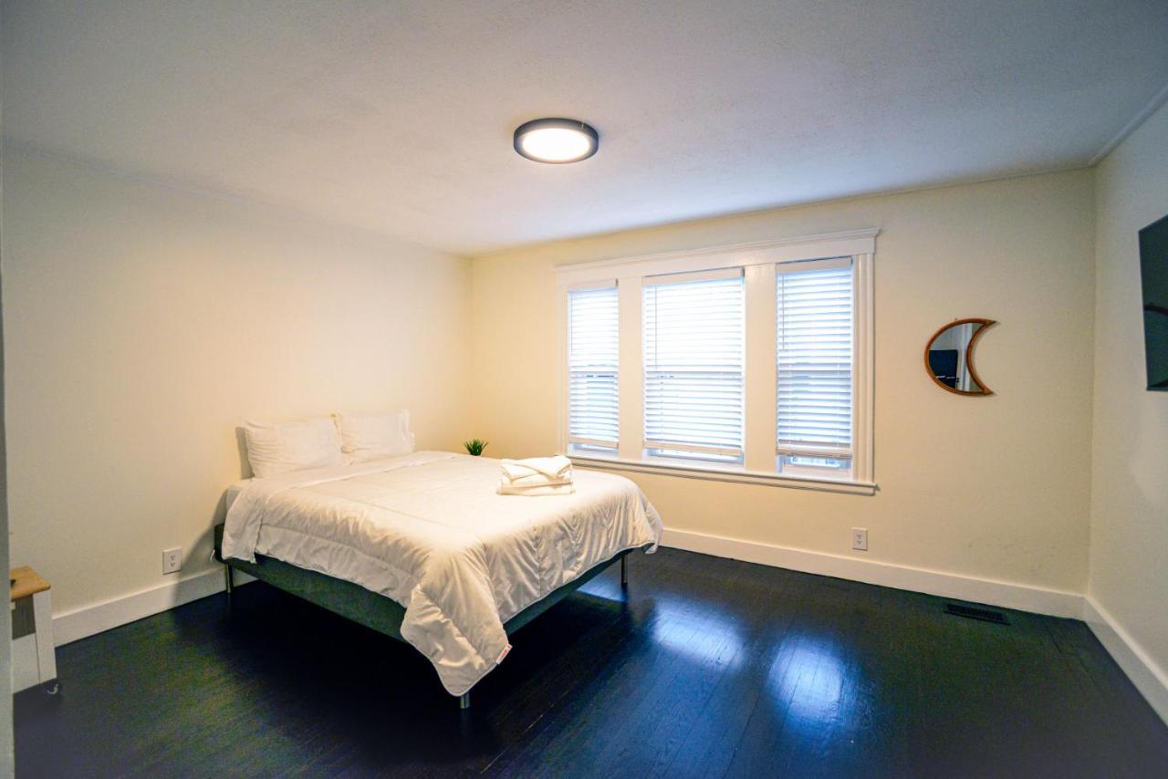 Modern Two Bedroom Condo - Boston Stoneham Екстер'єр фото