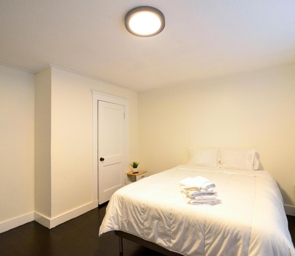 Modern Two Bedroom Condo - Boston Stoneham Екстер'єр фото