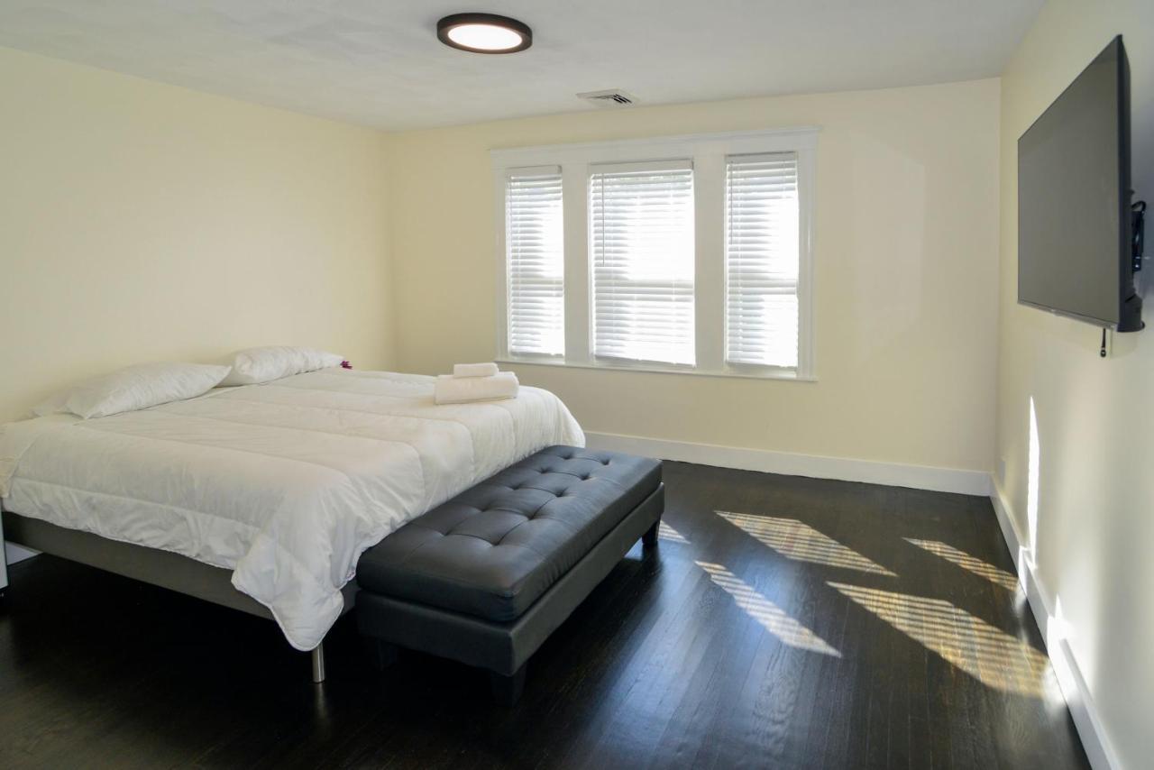 Modern Two Bedroom Condo - Boston Stoneham Екстер'єр фото