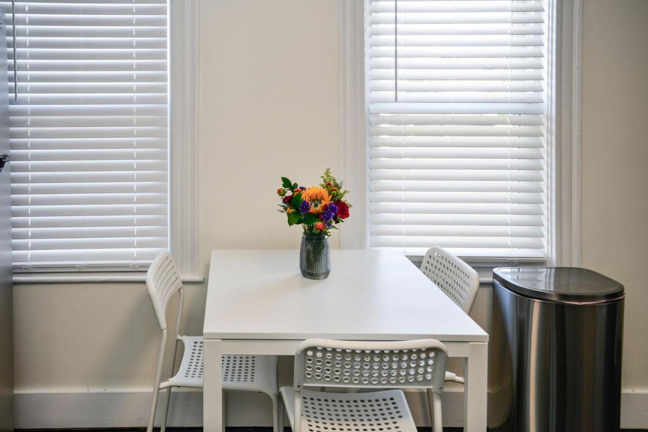Modern Two Bedroom Condo - Boston Stoneham Екстер'єр фото