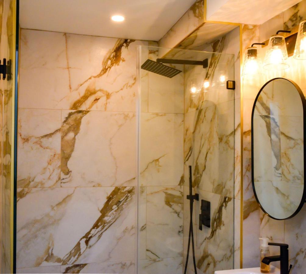 Modern Two Bedroom Condo - Boston Stoneham Екстер'єр фото