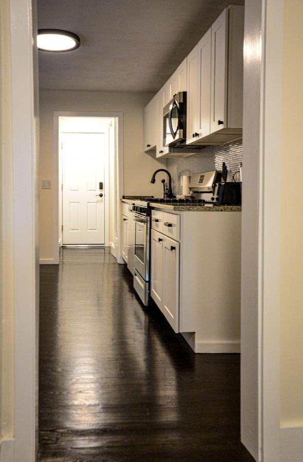 Modern Two Bedroom Condo - Boston Stoneham Екстер'єр фото