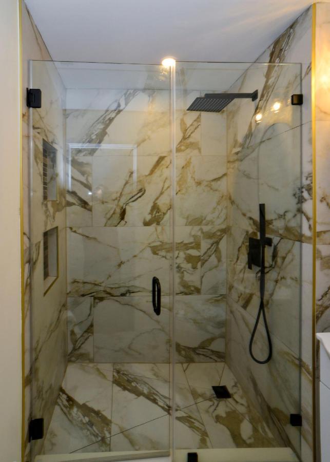 Modern Two Bedroom Condo - Boston Stoneham Екстер'єр фото