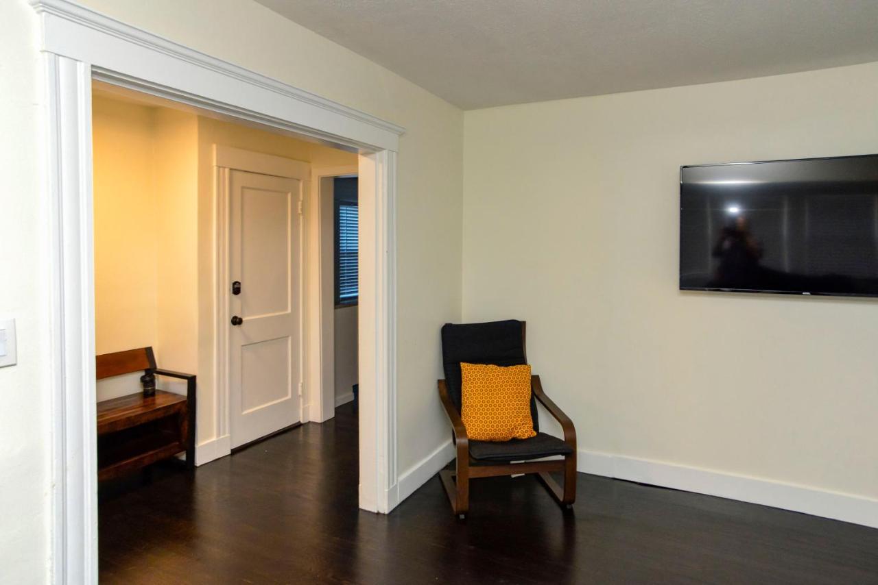 Modern Two Bedroom Condo - Boston Stoneham Екстер'єр фото
