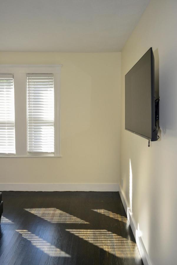 Modern Two Bedroom Condo - Boston Stoneham Екстер'єр фото