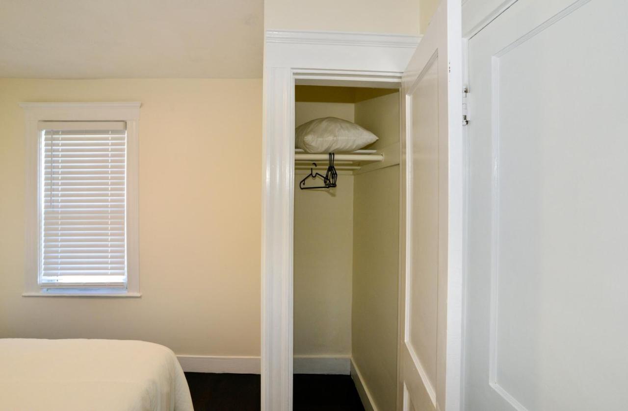 Modern Two Bedroom Condo - Boston Stoneham Екстер'єр фото