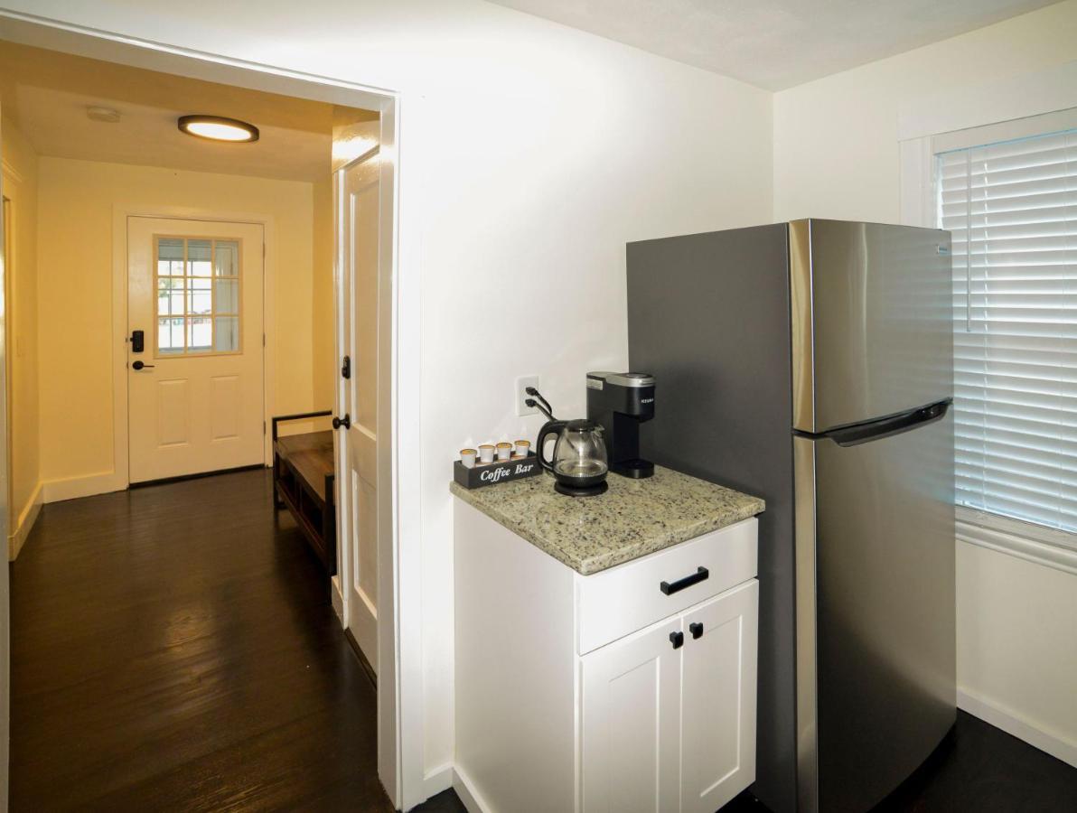 Modern Two Bedroom Condo - Boston Stoneham Екстер'єр фото