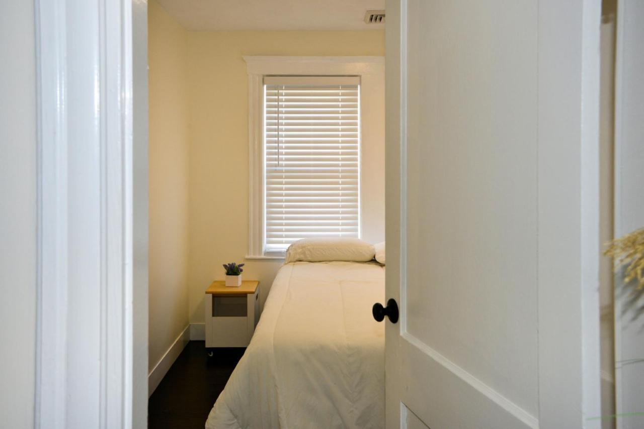 Modern Two Bedroom Condo - Boston Stoneham Екстер'єр фото