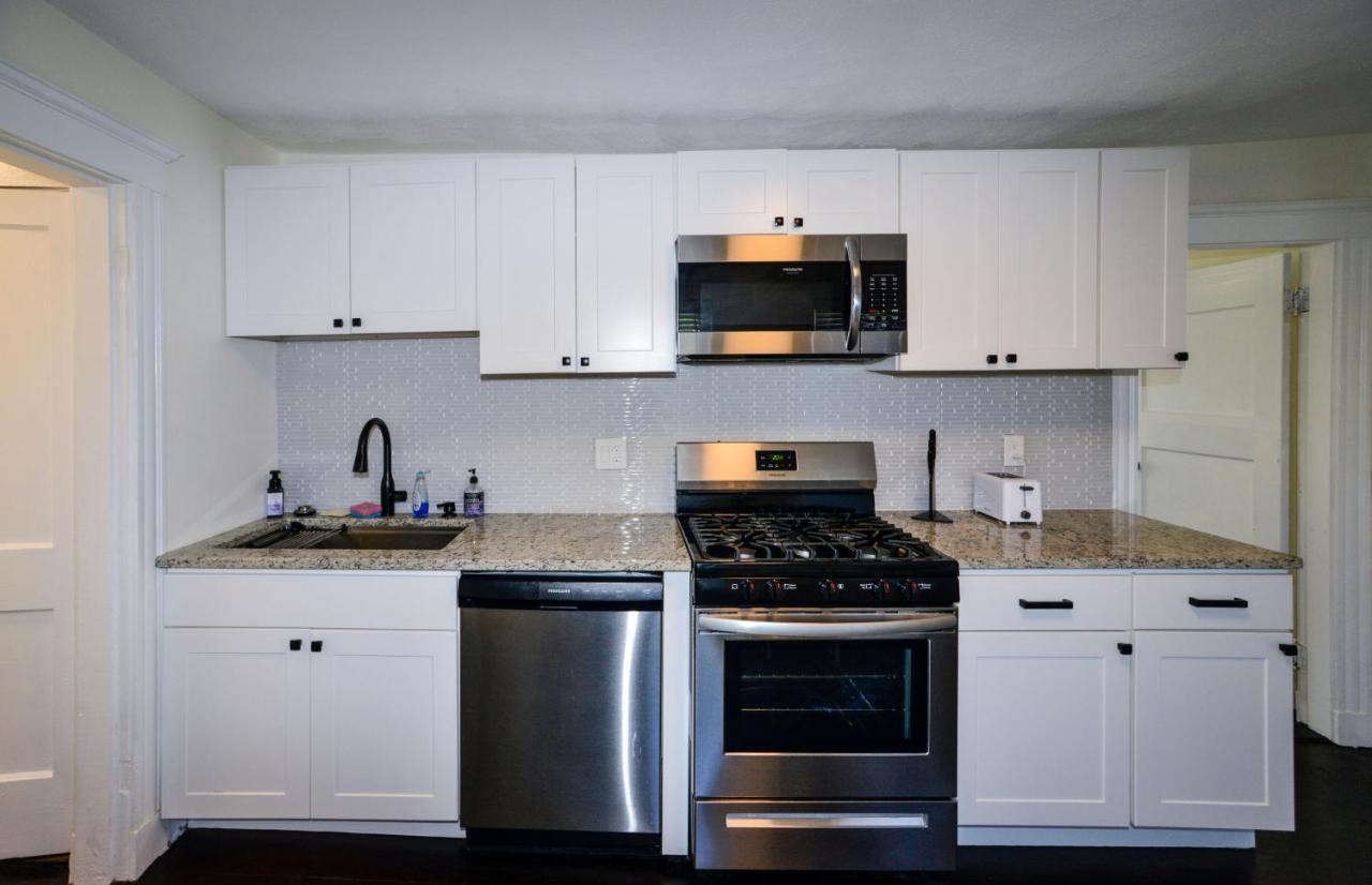 Modern Two Bedroom Condo - Boston Stoneham Екстер'єр фото