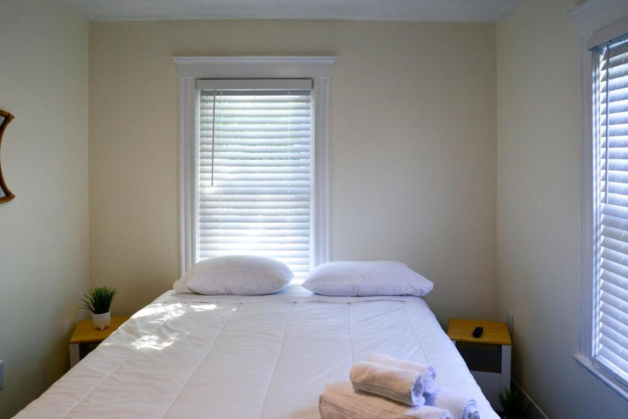 Modern Two Bedroom Condo - Boston Stoneham Екстер'єр фото