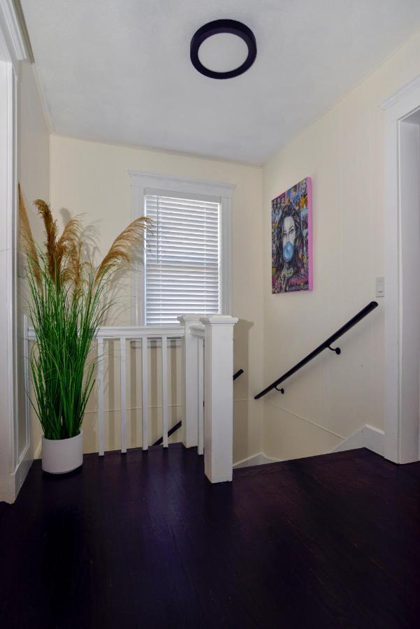 Modern Two Bedroom Condo - Boston Stoneham Екстер'єр фото