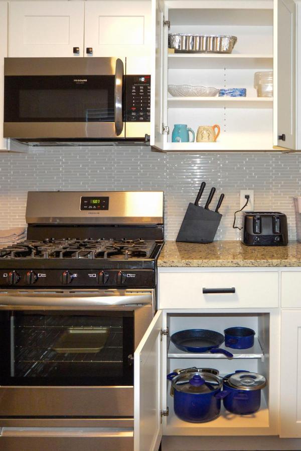 Modern Two Bedroom Condo - Boston Stoneham Екстер'єр фото
